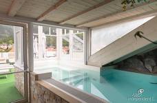 Wellness Hotel Engel - Piscina coperta nel sottotetto